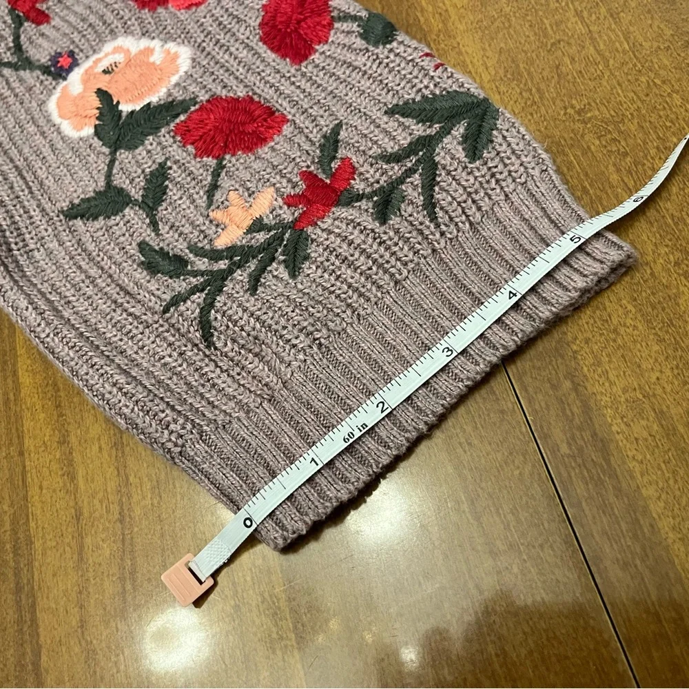 American Eagle v-neck sweater Size Small - Picture 13 of 13